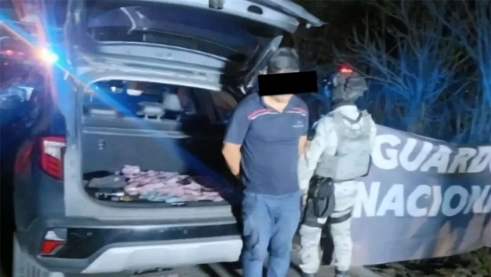 El detenido y lo asegurado fueron puestos a disposición de las autoridades.