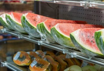 ¿Qué tan bueno para la salud es consumir frutas o verduras que compras partidas por la mitad?