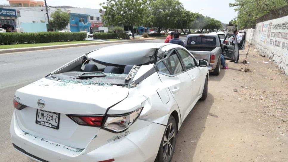 Tráiler provoca carambola en semáforo de Urías en la salida sur de Mazatlán Tráiler provoca carambola en semáforo de Urías en la salida sur de Mazatlán