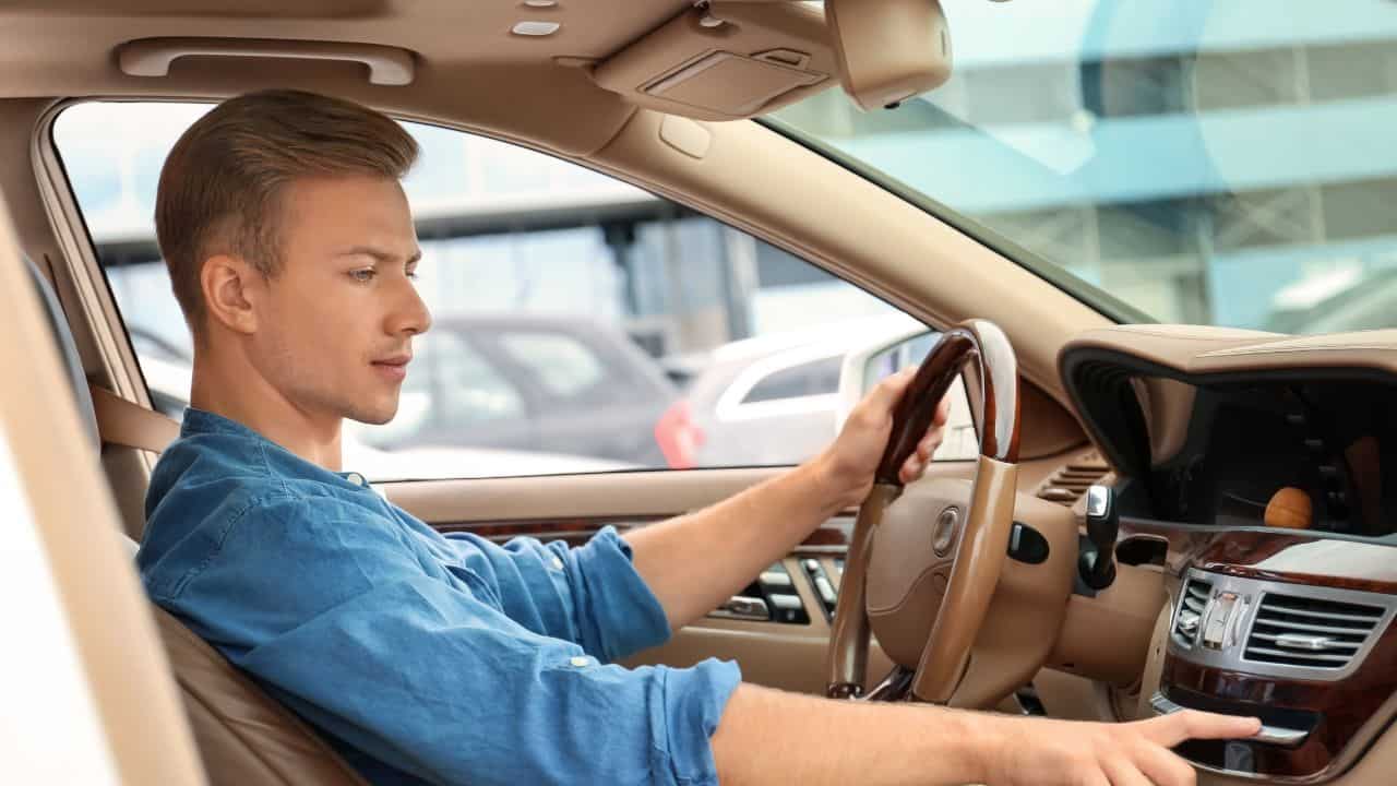 La música se convierte en información adicional que el cerebro debe procesar mientras realiza una tarea. FOTO: Luz Noticias.