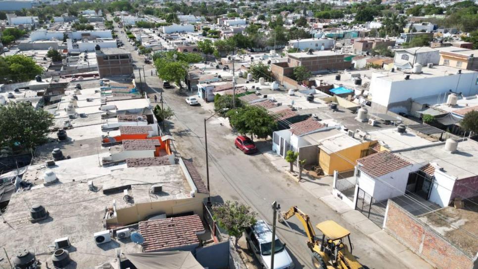 Tras 30 años de espera, vecinos de Lomas de San Jorge ven realidad la pavimentación de su calle Tras 30 años de espera, vecinos de Lomas de San Jorge ven realidad la pavimentación de su calle