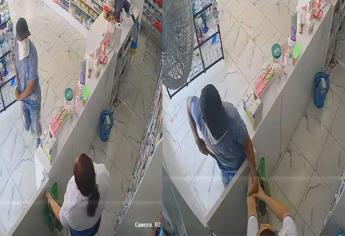 Asaltan farmacia en Mazatlán y empleada intenta defenderse con un palo de escoba