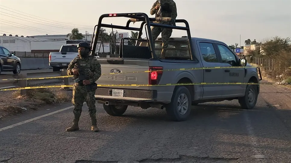 El carril donde se realizó el hallazgo fue cerrado a la circulación. (FOTO: Luis Ramírez).
