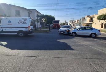 Mujer embarazada sufre lesiones al chocar en Los Mochis
