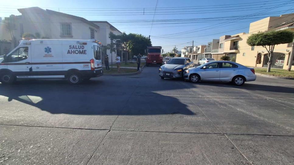 Mujer embarazada sufre lesiones al chocar en Los Mochis Mujer embarazada sufre lesiones al chocar en Los Mochis