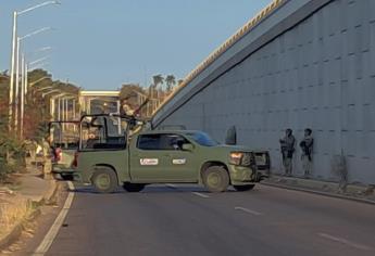 Cuelgan a un ejecutado en el puente de la Obregón y Costerita en Culiacán
