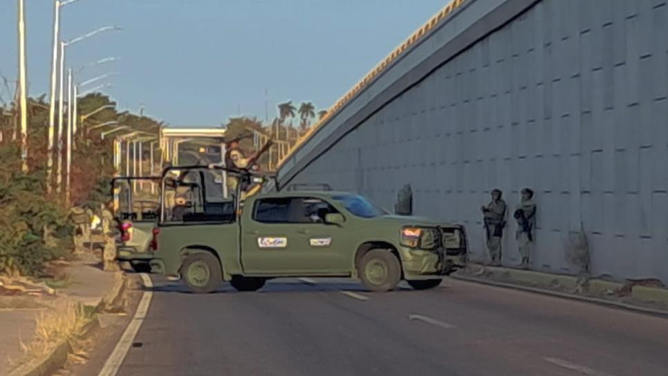 Cuelgan a un ejecutado en el puente de la Obregón y Costerita en Culiacán