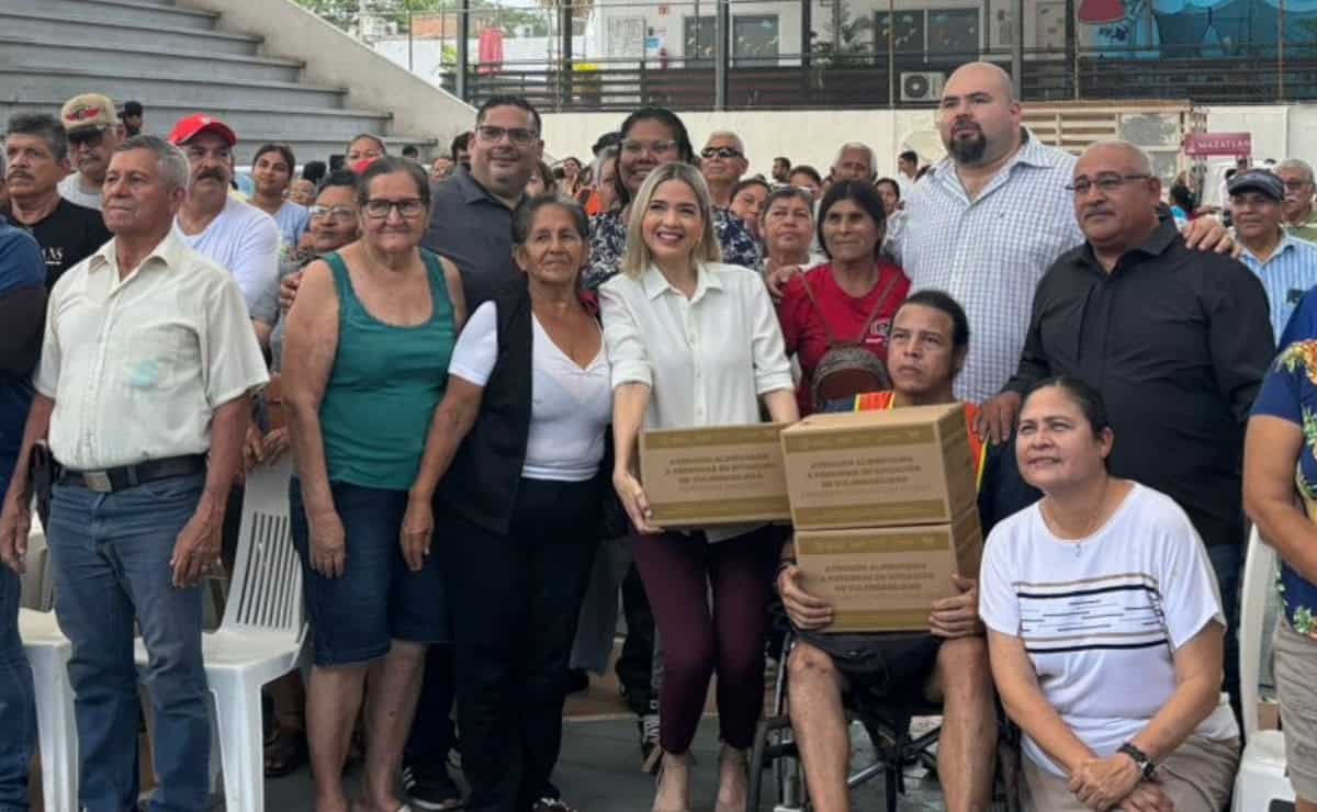 FOTO: Más de 500 familias de las zonas más vulnerables de Mazatlán reciben apoyo alimentario