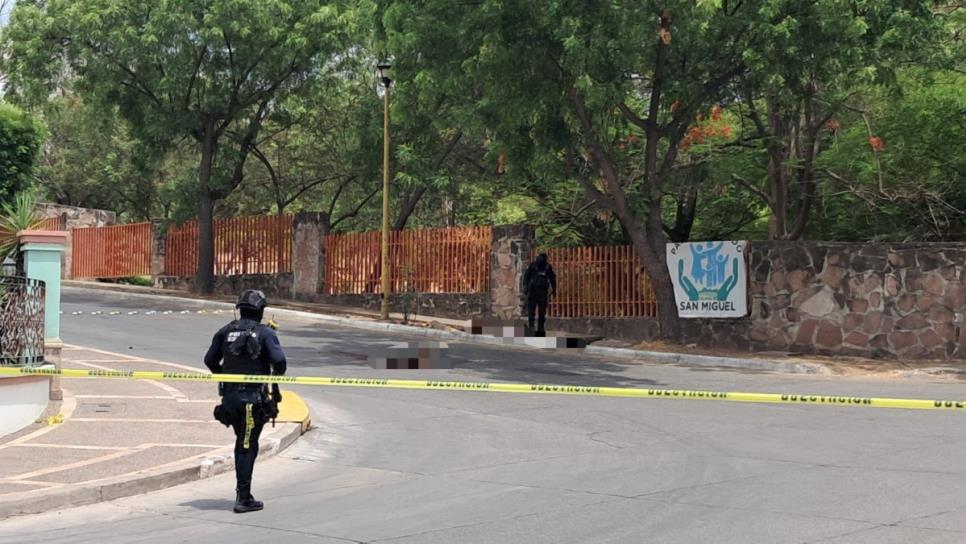 Ejecutan a hombre a balazos y al huir, los sicarios atropellan a una perrita en Culiacán Ejecutan a hombre a balazos y al huir, los sicarios atropellan a una perrita en Culiacán