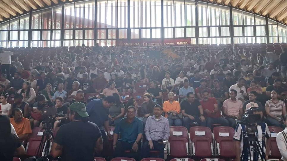 Decenas de culiacanenses asisten a la presentación oficial del debut de Marco Verde en Culiacán Decenas de culiacanenses asisten a la presentación oficial del debut de Marco Verde en Culiacán
