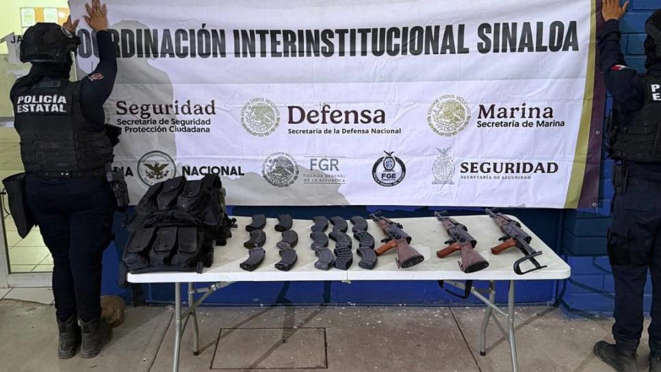 Aseguran vehículo con armas largas, equipo táctico y cargadores en el fraccionamiento Nakayama en Culiacán Aseguran vehículo con armas largas, equipo táctico y cargadores en el fraccionamiento Nakayama en Culiacán