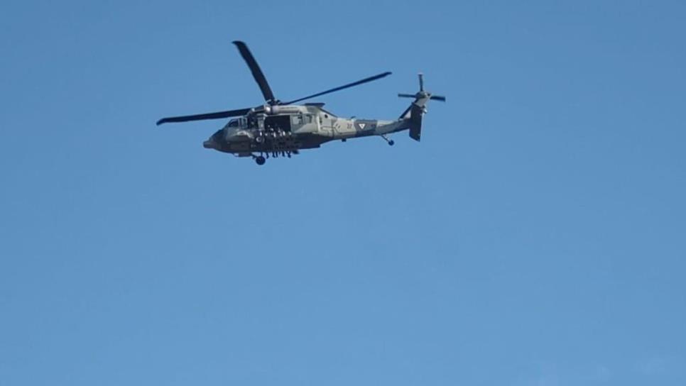 Helicópteros militares sobrevuelan Culiacán por segundo día consecutivo Helicópteros militares sobrevuelan Culiacán por segundo día consecutivo