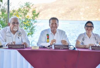 Feliciano Castro presenta su libro “Pablo Neruda en Sinaloa” en el malecón de Topolobampo
