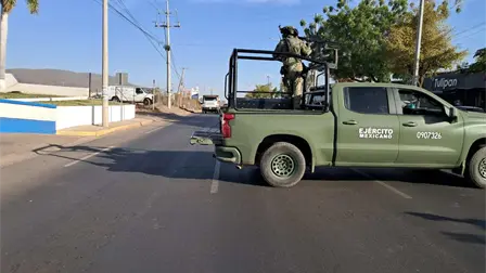 Joven militar pierde la vida tras caer de un vehículo oficial en la Col. Lázaro Cárdenas, Culiacán Joven militar pierde la vida tras caer de un vehículo oficial en la Col. Lázaro Cárdenas, Culiacán