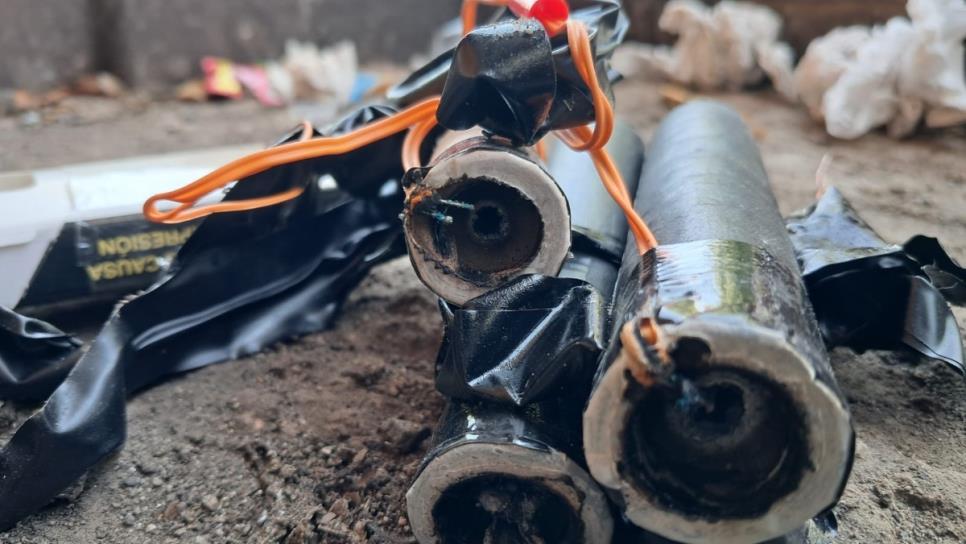 Les arrojan artefacto explosivo a Policía de Investigación en Culiacán; eran velas de revelación Les arrojan artefacto explosivo a Policía de Investigación en Culiacán; eran velas de revelación