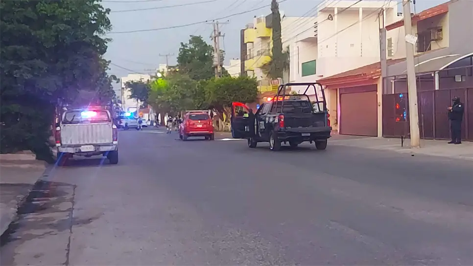 La camioneta presentaba impactos de bala. (FOTO: Luis Ramírez).
