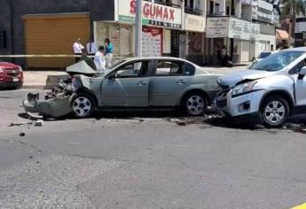 Dos choques simultáneos sobre el bulevar Rosales, en Los Mochis, deja una persona sin vida