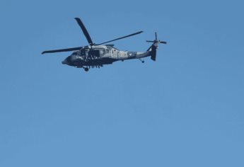 Helicópteros militares sobrevuelan Culiacán tras intensa jornada violenta
