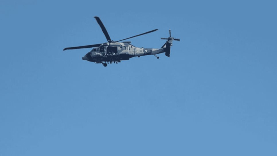 Helicópteros militares sobrevuelan Culiacán tras intensa jornada violenta Helicópteros militares sobrevuelan Culiacán tras intensa jornada violenta