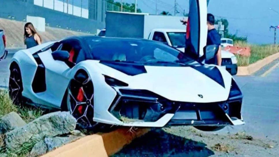 Conductor choca su Lamborghini Revuelto de 15 millones de pesos en Nuevo León; así quedó | VIDEO Conductor choca su Lamborghini Revuelto de 15 millones de pesos en Nuevo León; así quedó | VIDEO