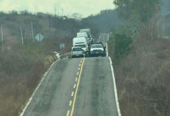 Se registra fuerte volcadura en la carretera libre Mazatlán -Culiacán; se reportan dos personas sin vida
