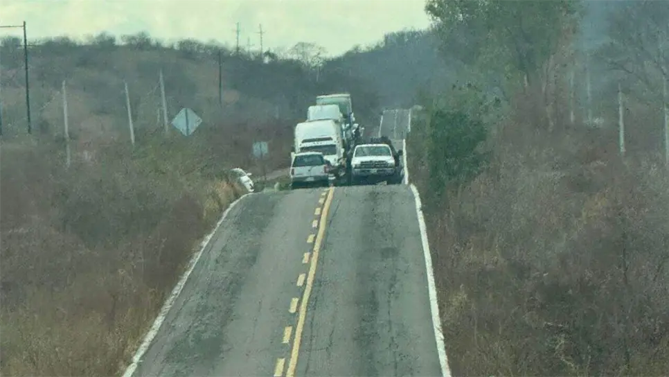 El llamado es a la ciudadanía para que evite  transitar por la zona, además de conducir con precaución y responsabilidad para evitar accidentes que pudieran ser irreparables