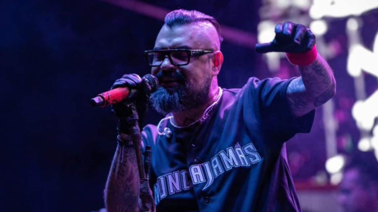 Por su parte, las redes de Panteón Rococó, así como tampoco las del Dr. Shenka, han ofrecido una actualización sobre el estado de salud del cantante y líder de la banda