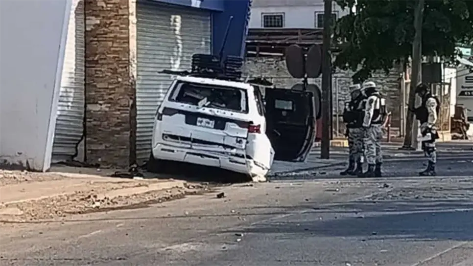 La camioneta blindada en que viajaban quedó prácticamente destruida por las decenas de impactos de bala que recibió en los cristales y la carrocería