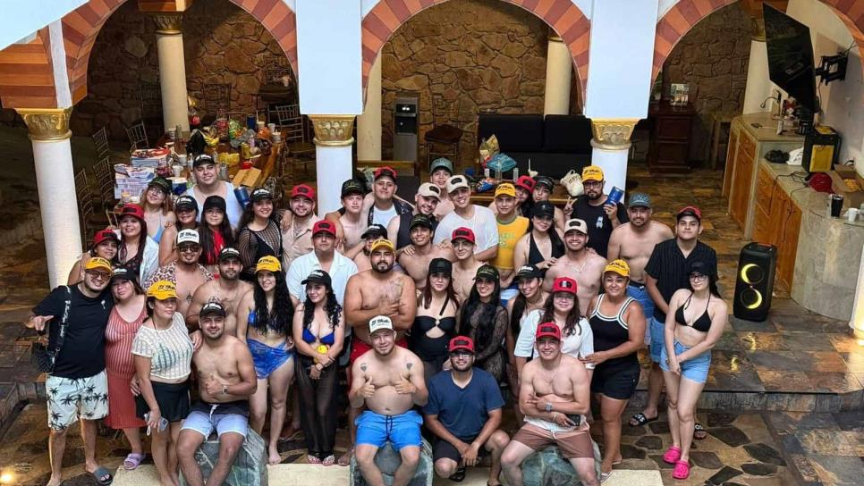 Elotería de Mazatlán se lleva de vacaciones a todos sus empleados a Puerto Vallarta, ¡todo pagado! Elotería de Mazatlán se lleva de vacaciones a todos sus empleados a Puerto Vallarta, ¡todo pagado!