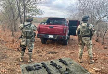 Militares aseguran camioneta con armamento en El Salado, en Culiacán