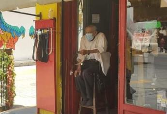 Don Luis Santana Tolentino, conocido como “El Señor de los Cintos” o “El Chiflador” ¿Qué vendía en su tienda?