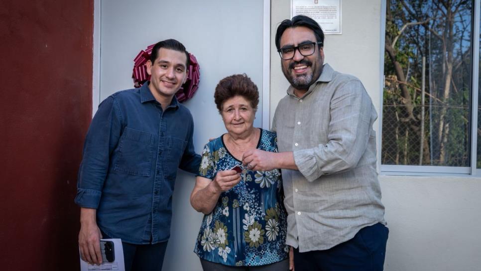 Ahora, mi familia y yo nos sentimos más seguros con nuestra casa Ahora, mi familia y yo nos sentimos más seguros con nuestra casa