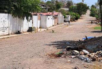 Hombre es ejecutado a balazos a espaldas de preparatoria en la colonia Libertad, en Culiacán
