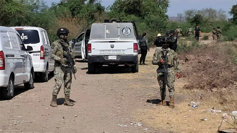 Se dice que viste pantalón de mezclilla azul, así como una playera de manga larga, el mensaje que le dejaron en el pecho, no sea precisado que es lo que dice.