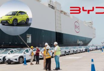 Buque BYD con más de 2 mil autos eléctricos llega a Mazatlán, es el primero en México