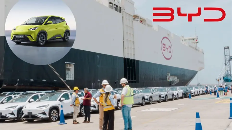 FOTO: Buque BYD con más de 2 mil autos eléctricos llega a Mazatlán, es el primero en México
