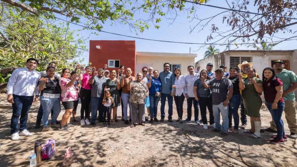 Alcalde de Culiacán entrega puente y viviendas en Higueras de Abuya Alcalde de Culiacán entrega puente y viviendas en Higueras de Abuya