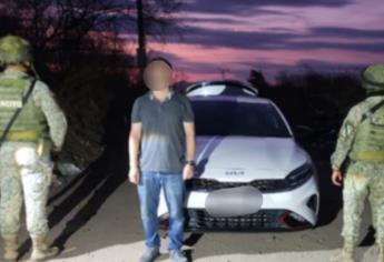 Detienen a un civil en vehículo robado en El Barrio, Culiacán