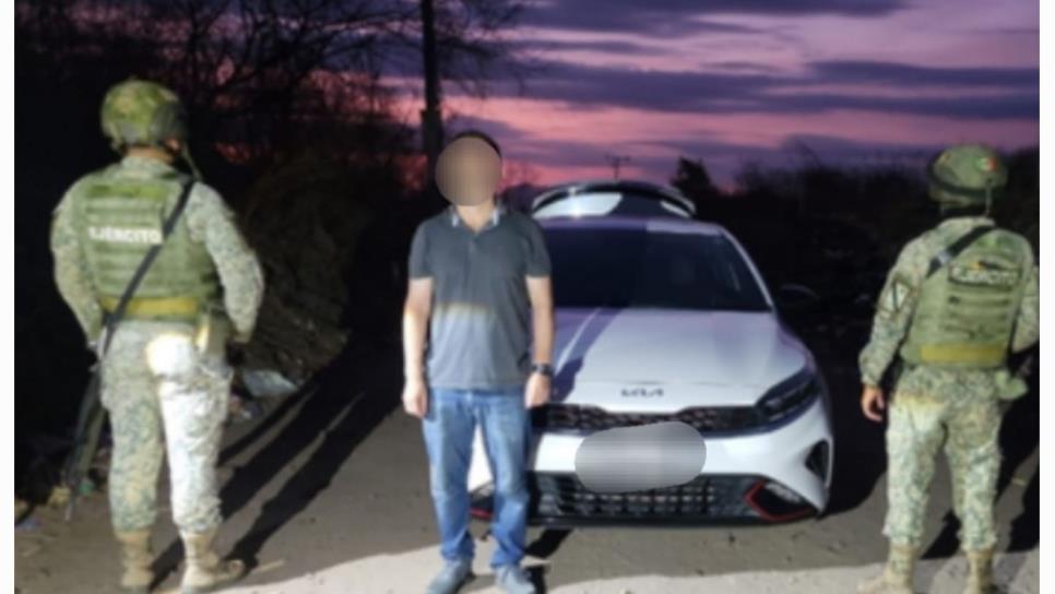 Detienen a un civil en vehículo robado en El Barrio, Culiacán Detienen a un civil en vehículo robado en El Barrio, Culiacán