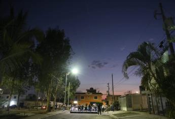 Instalan lámparas LED en el fraccionamiento Arboledas 3 de Mazatlán