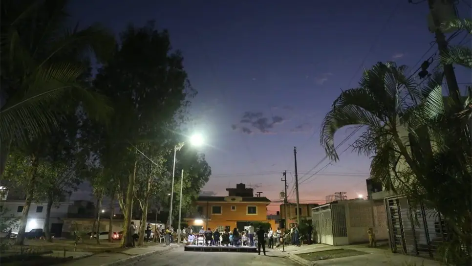 Instalan lámparas LED en el fraccionamiento Arboledas 3 de Mazatlán