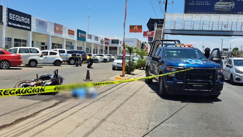 Un motociclista es asesinado a balazos en una plaza comercial frente a la UAdeO de Culiacán Un motociclista es asesinado a balazos en una plaza comercial frente a la UAdeO de Culiacán