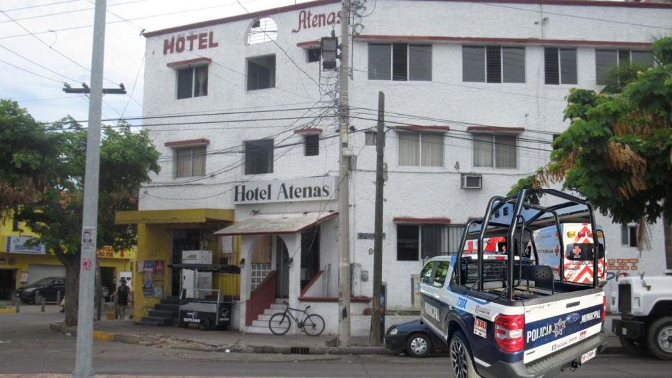 Atacan a balazos a dos hombres en un hotel de Mazatlán mientras dormían; muere uno y otro está herido Atacan a balazos a dos hombres en un hotel de Mazatlán mientras dormían; muere uno y otro está herido