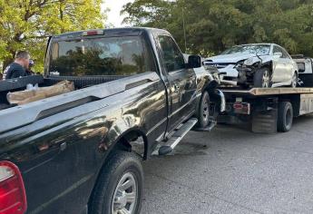 Mujer se pasa un alto y provoca aparatoso accidente en la colonia Anáhuac de Los Mochis