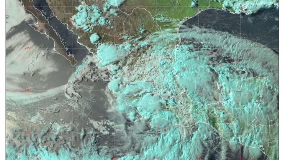 Erick mantendrá lluvias torrenciales y oleaje elevado en costas de Oaxaca y Guerrero. Erick mantendrá lluvias torrenciales y oleaje elevado en costas de Oaxaca y Guerrero.