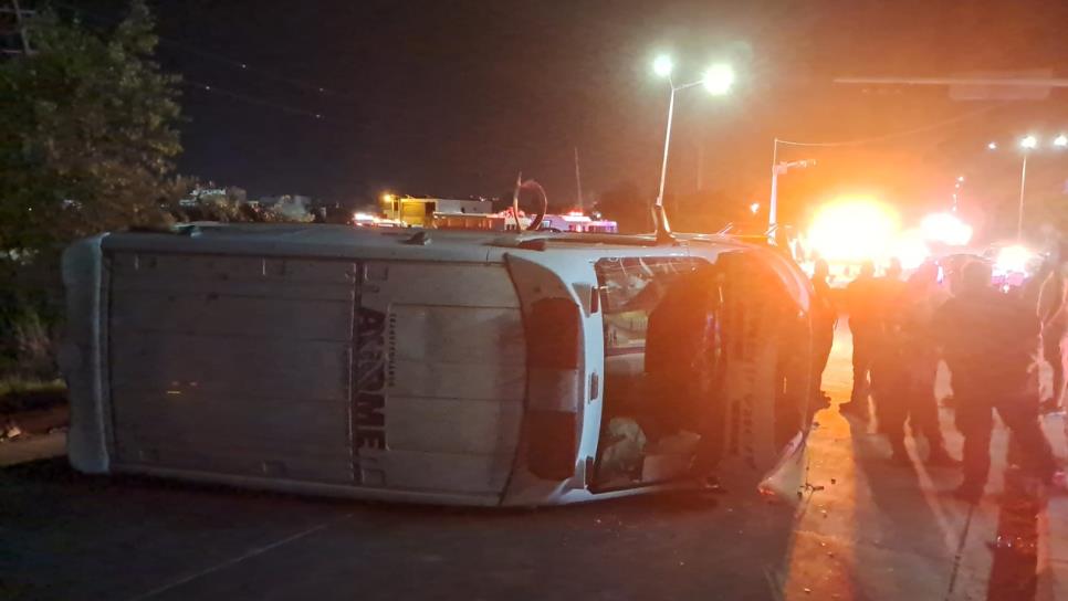 Vuelca ambulancia de Summa en Los Mochis; tres paramédicos resultaron heridos. Vuelca ambulancia de Summa en Los Mochis; tres paramédicos resultaron heridos.