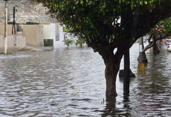 Lluvias en Mazatlán dejan deslaves y encharcamientos entre sábado