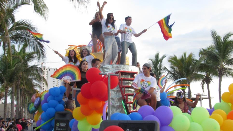 Celebra Mazatlán su orgullo LGBT; alcaldesa Estrella Palacios encabeza contingente Celebra Mazatlán su orgullo LGBT; alcaldesa Estrella Palacios encabeza contingente