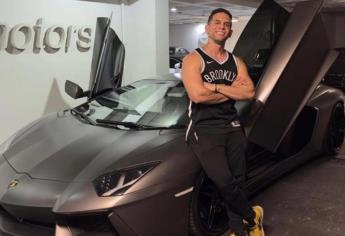 Asaltan a influencer EN VIVO en San Pedro Garza García, le quitan auto de lujo y un millón de pesos