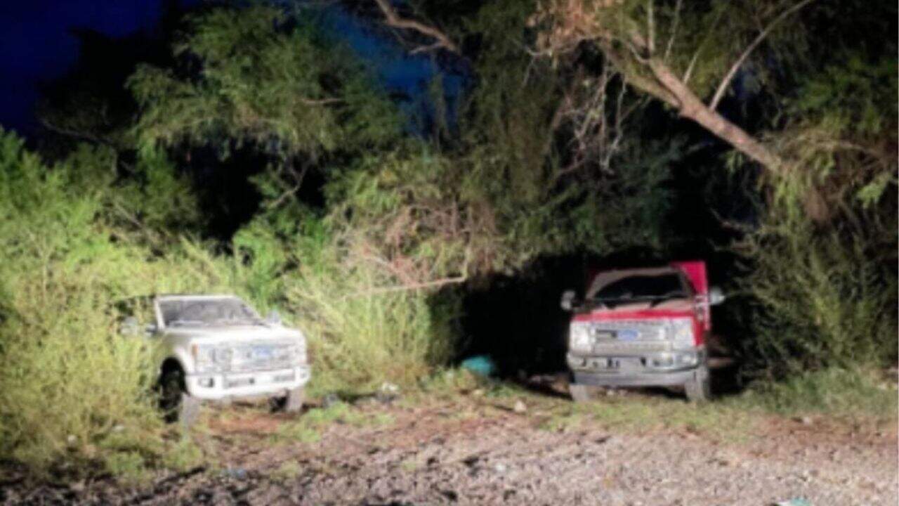 Una de las camionetas contaba con reporte de robo, mientras que otra tenía las placas de circulación sobrepuestas